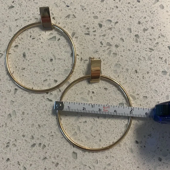 NWT Beautiful Geometric Gold Tone Hoops - Picture 4 of 4